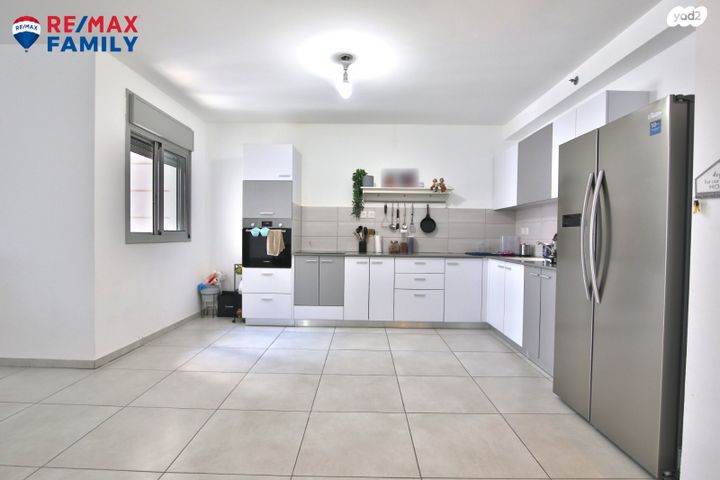 דירה, עפרה חזה, משכנות האומנים, קרית מוצקין