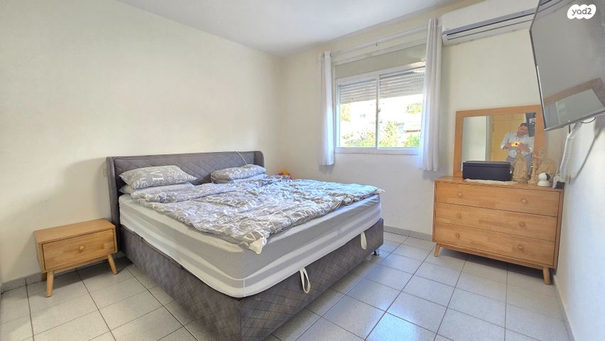 דירה, ה' באייר, נווה אפק, ראש העין