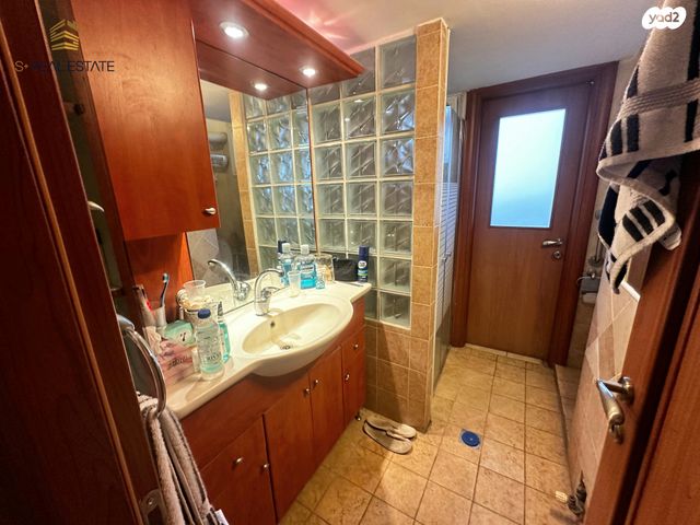 דירה, קורא הדורות, תלפיות, ירושלים