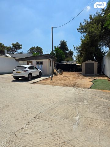 דו משפחתי, אבן גבירול, רחובות