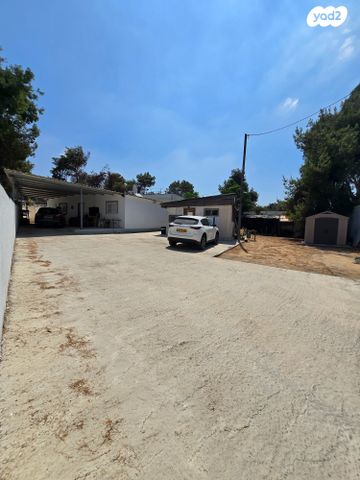 דו משפחתי, אבן גבירול, רחובות