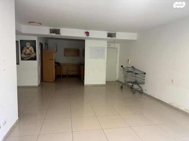 דירת גן, יצחק שדה, דרום מערב ותיק, בת ים