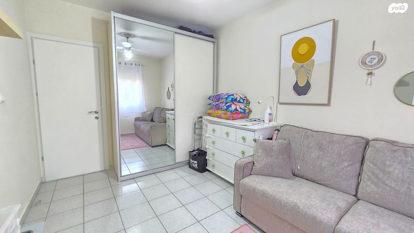 דירה, ה' באייר, נווה אפק, ראש העין