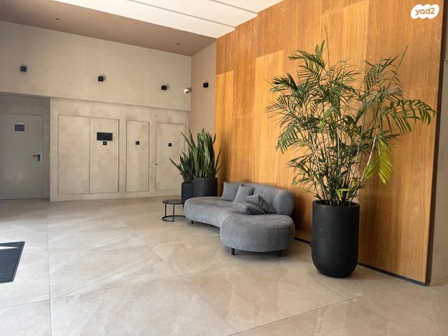 דירה, ענת גוב, צומת סביון, קרית אונו