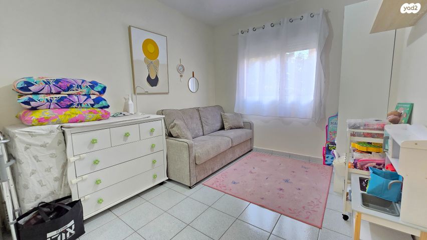 דירה, ה' באייר, נווה אפק, ראש העין