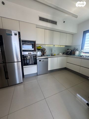 ניסים אלוני 