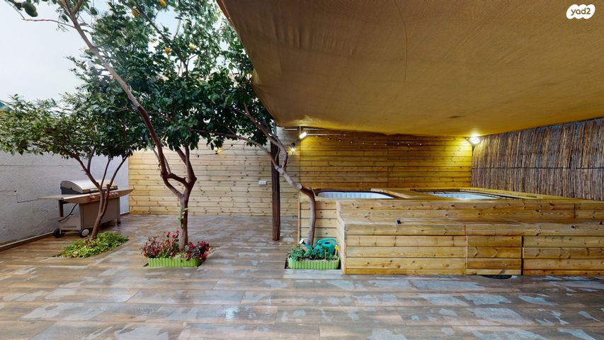 עזרא, הארגזים