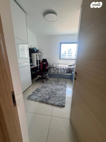 דירה, ניסים אלוני, צמרות איילון, פארק צמרת, תל אביב יפו