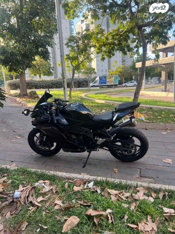 קאוואסאקי ZX4R