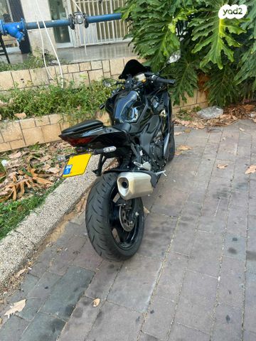 קאוואסאקי ZX4R