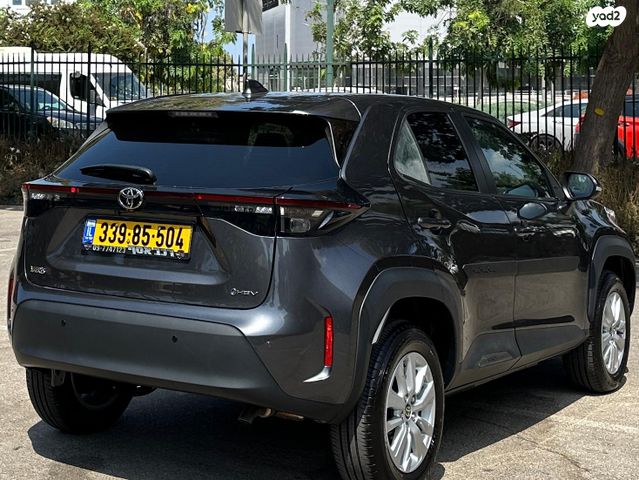 טויוטה יאריס קרוס