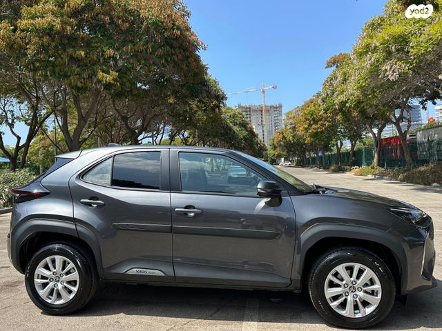 טויוטה יאריס קרוס