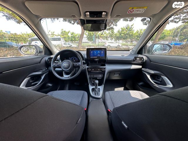טויוטה יאריס קרוס