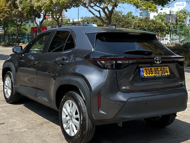 טויוטה יאריס קרוס