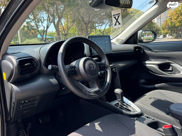 טויוטה יאריס קרוס