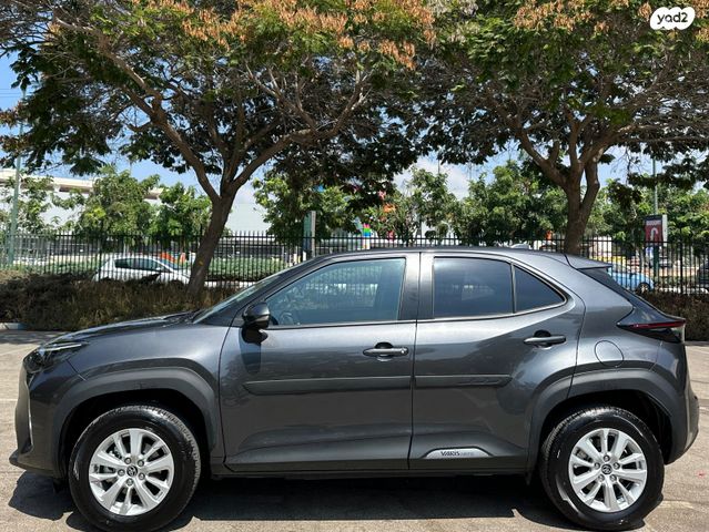 טויוטה יאריס קרוס