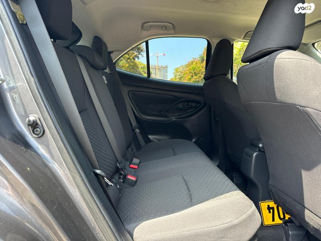 טויוטה יאריס קרוס