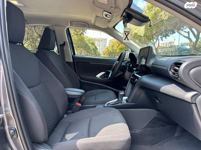 טויוטה יאריס קרוס