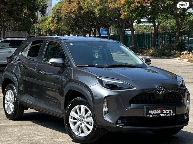 מודעת רכב טויוטה יאריס קרוס