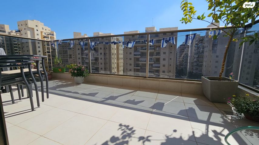 דירה, נעמי שמר 10, קרית אילון, חולון