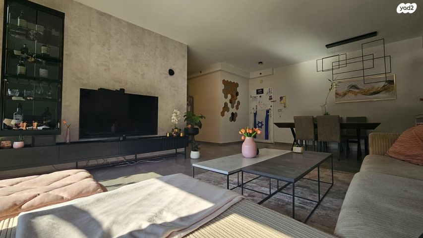 דירה, נעמי שמר 10, קרית אילון, חולון