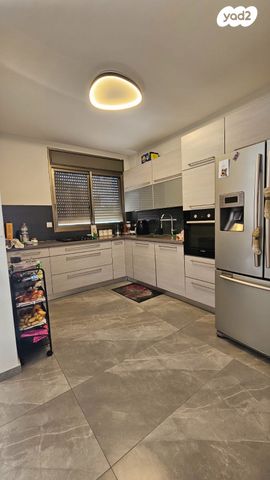 דירה, נעמי שמר 10, קרית אילון, חולון