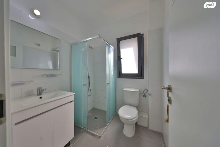 דירה, עפרה חזה, משכנות האומנים, קרית מוצקין