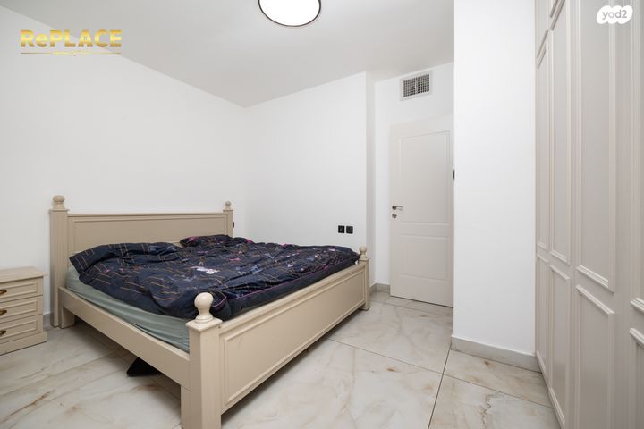 דירה, אברהם פררה, הולילנד, ירושלים