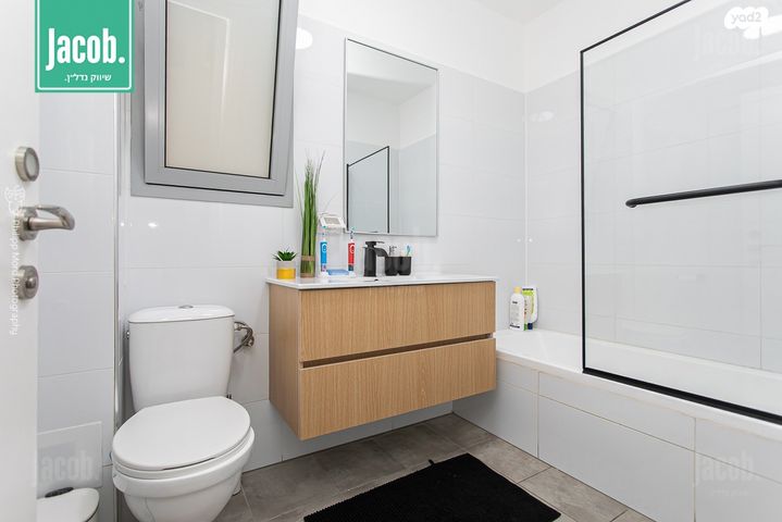 דירה, הגל, החותרים, טירת כרמל