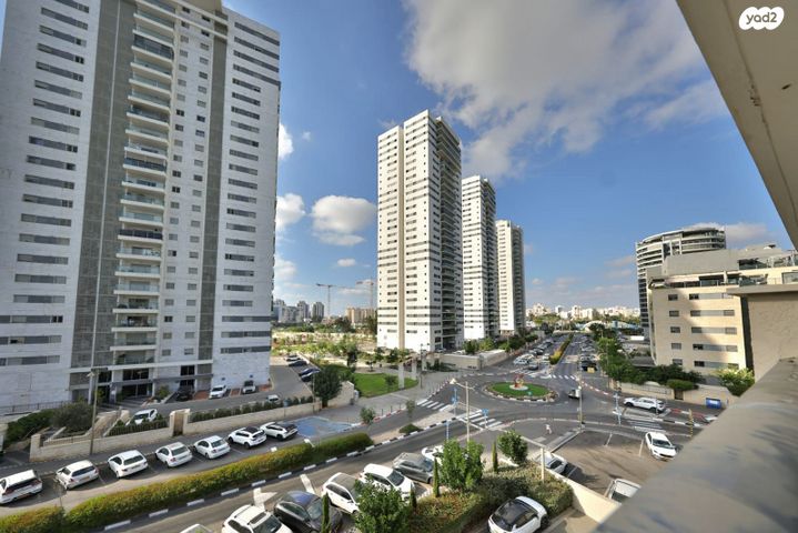 דירה, עפרה חזה, משכנות האומנים, קרית מוצקין