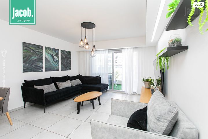 דירה, הגל, החותרים, טירת כרמל