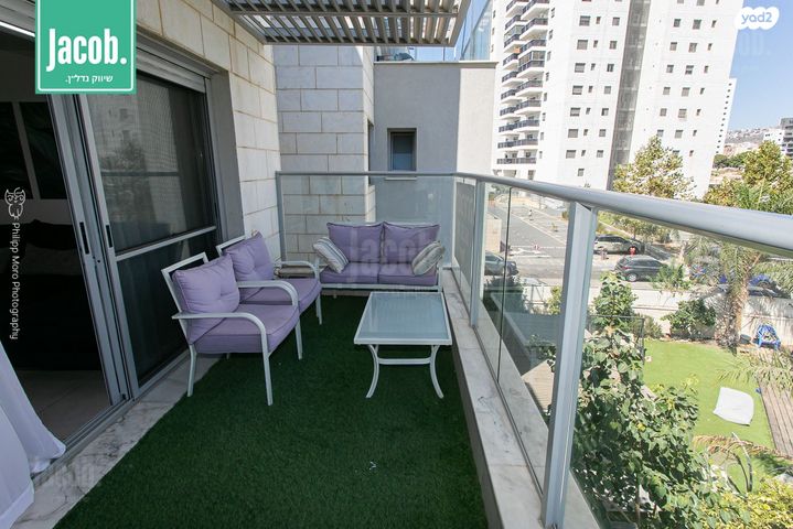 דירה, הגל, החותרים, טירת כרמל