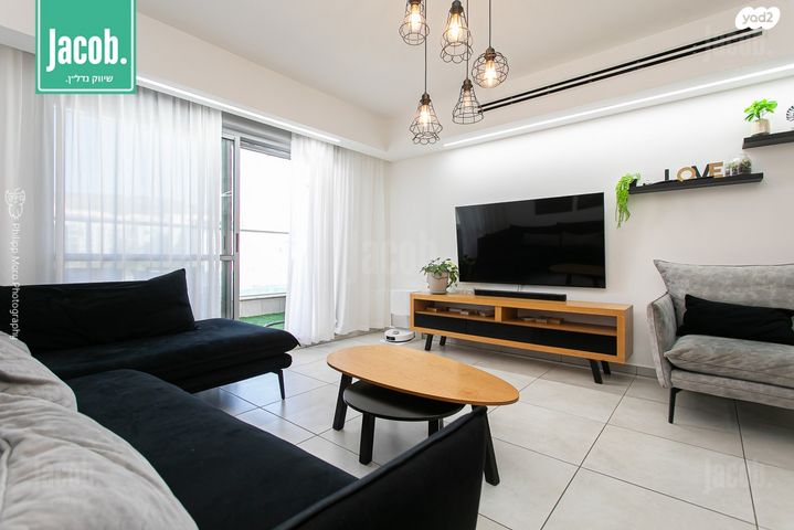 דירה, הגל, החותרים, טירת כרמל