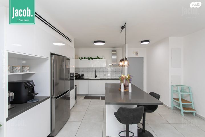 דירה, הגל, החותרים, טירת כרמל