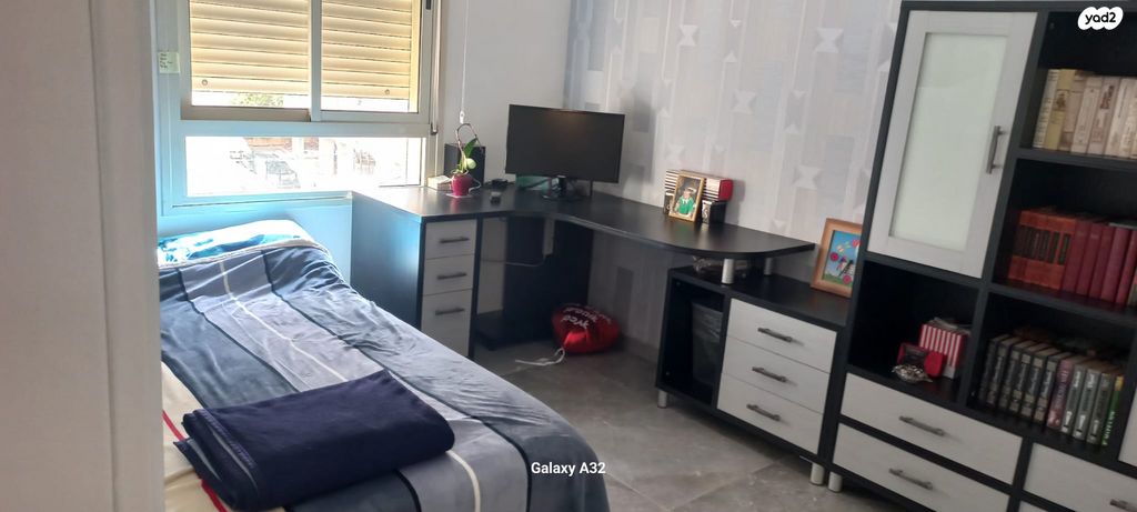 דירה, הרב הרצוג, ראשון לציון