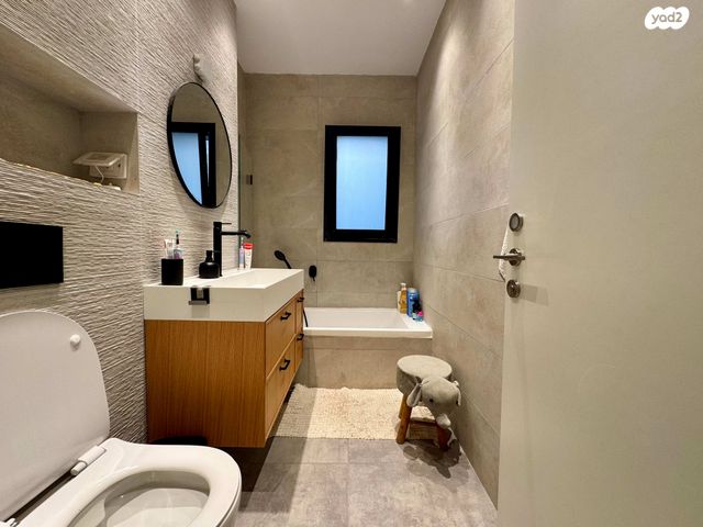 דירת גן, כיבוש העבודה, הרצליה הירוקה, נווה עובד, הרצליה