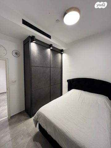 דירת גן, אריאל שרון, נווה שרון / שער העיר, נתיבות