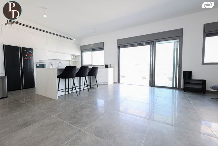 גג/ פנטהאוז, שרונה, כפר יונה