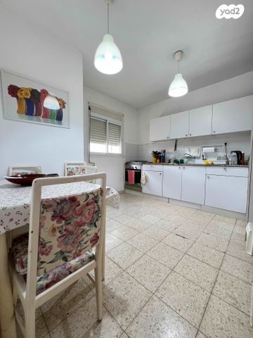 דירה, ה' באייר, נווה אפק, ראש העין