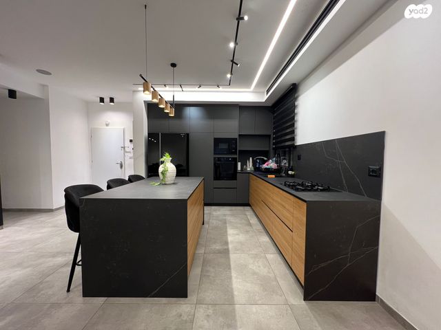 דירת גן, אריאל שרון, נווה שרון / שער העיר, נתיבות