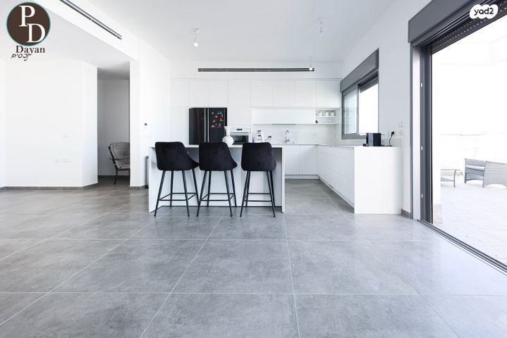 גג/ פנטהאוז, שרונה, כפר יונה