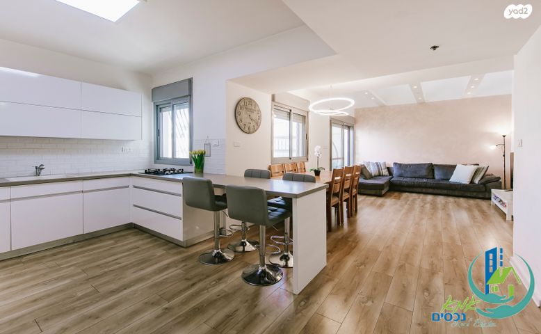 דירה, הרב ישעיהו משורר, הדר גנים, פתח תקווה