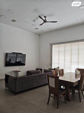 דו משפחתי, בית אריה / עופרים