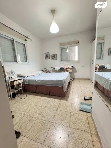 דירה, ה' באייר, נווה אפק, ראש העין