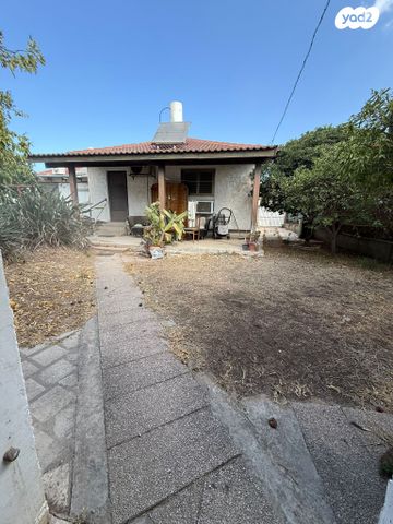 דו משפחתי, לח"י, יצחק, חדרה