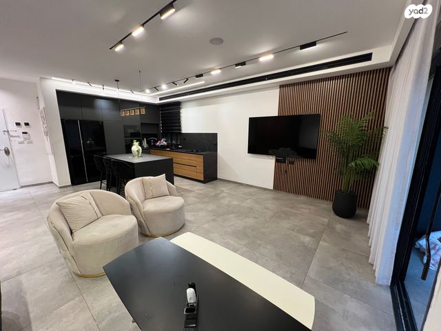 דירת גן, אריאל שרון, נווה שרון / שער העיר, נתיבות