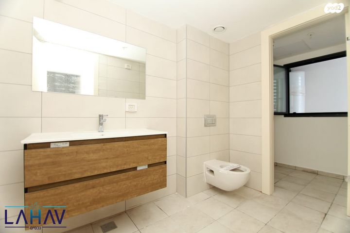 דירה, אמנון ליפקין שחק, נוף הטיילת, נתניה