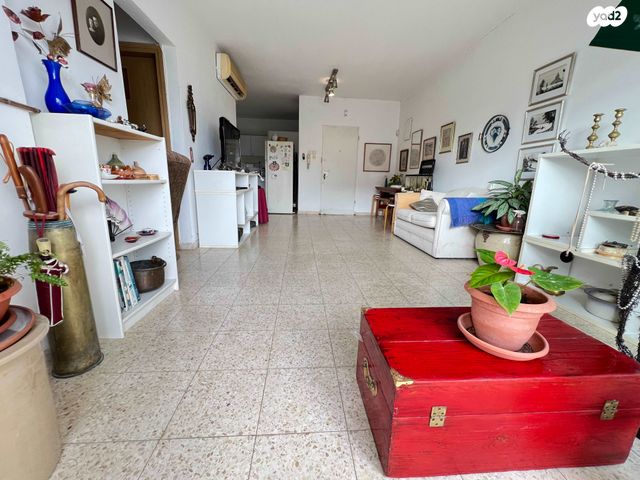 דירה, ה' באייר, נווה אפק, ראש העין