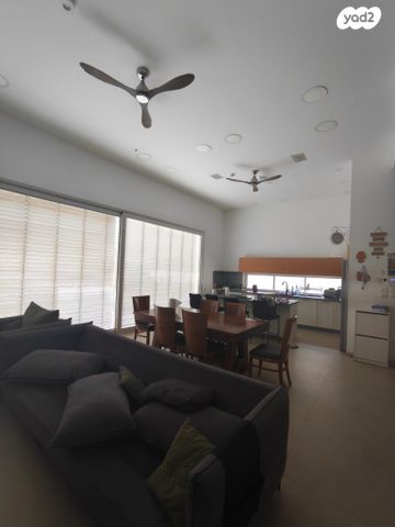 דו משפחתי, בית אריה / עופרים