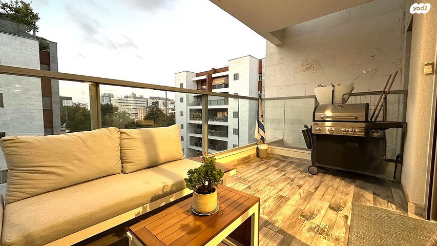 דירה, אנשי בראשית, רמתיים, הוד השרון